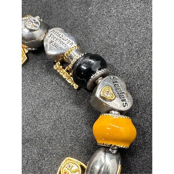 Stunning Bradford exchange charmed Fashionable Fan Steelers Bracelet RETAILS $15 - Picture 3 of 13